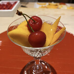 肉屋 雪月花 NAGOYA - 宮崎マンゴー「太陽のたまご」、山形のさくらんぼ