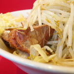 ラーメン二郎 - 豚の厚み