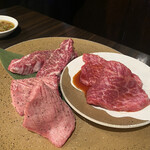 SATOブリアン - 初めの3点。タン塩白眉というか、人生最高に美味しかった。カイノミも旨い。ハラミはマーマー。仕入れによるのですね