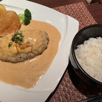 旬菜ステーキ処 らいむらいと - チーズハンバーグステーキ　200g 2000円とライス小盛り　200円