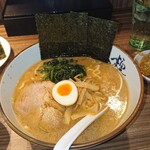 横濱家 - 海苔を立てるとこんな感じ