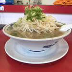 ラーメン福  - 大盛ラーメン　横アングル