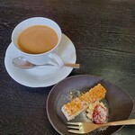 カフェ・ド・シモンズ - コーヒーか紅茶を選択します☆そしてケーキ