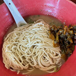 大学ラーメン - 替え玉・辛子高菜投入