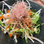 旬菜ステーキ処 らいむらいと - 桜海老と松の実とトビッコのオリジナル和風ミニサラダ　480円