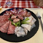 Cantine Barbaroux - 本日の Il Nostri Salumi del Piemonte (13€) を独り占め