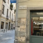 Cantine Barbaroux - Via Giuseppe Garibaldi を進む