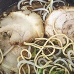 好来ラーメン - 腕肉かな左、トロトロチャーシュー