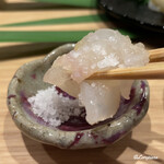 日本料理 TOBIUME - 虎魚の造りを岩塩で