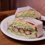 cafe gotoo - 【バナナジュース セット@税込1,450円】エビフライサンド w/ポテサラ