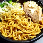 豪ーめん - 〝限定麺〟炙りチーズまぜそば の麺