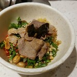 海底撈火鍋 - ラム肉を乗せて