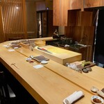 鮨処 池上 - 店内 カウンター6席のみ