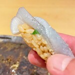 鮨処 池上 - 赤酢のシャリ