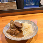 ななくさ食堂 - 鷄レバーのやわらか生姜煮（甘酢ガリ添え）