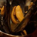 バール エ ターヴォラ カルダ ラ・ジョストラ - 活ムール貝の白ワイン蒸し