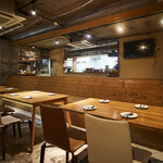 野菜巻き串屋 うずまき - テーブルタイプのオープン席