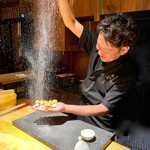 鮨処 池上 - イカの時間のパフォーマンス