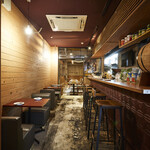 野菜巻き串屋 うずまき - カフェライクな雰囲気抜群な店内