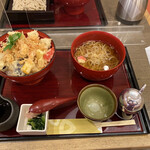 花旬庵 - パパ　天丼とあったかい蕎麦（価格不明）