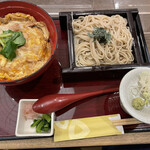 花旬庵 - 息子　ざるそばと親子丼のセット970円
