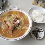 Gosaku - 味噌野菜ラーメン+半ライス。