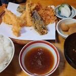 天はる - 天ぷら定食 1100円 全景