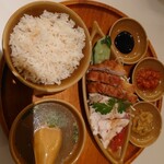 シンガポール海南鶏飯 - シンガポールチキンライス（ハーフ＆ハーフ）