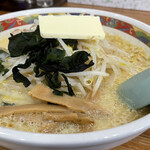 味の札幌 - 味噌カレー牛乳ラーメン(バター入り)(850円)