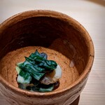 温石 - ながらみと葱のぬた。最初りシラスで使った玉葱の葉の部分との事。柔らかい。ながらみもよく噛むと甘く美味。温石さんに伺うと素材のおいしさを再認識させてもらえます。