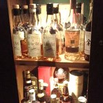 the BAR ACE - 入口入って左側のボトルたち。