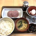 すき家 - ソーセージたまかけ朝食（税込390円）