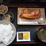 居酒屋 一歩 - 2022/05/13
鮭かま定食 大飯 830円
唐揚げ単品 638円
合計 1,468円