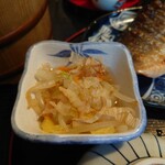 お料理ひろせ - 冷たいシャキシャキキャベツ&もやし。鰹節が効いた出汁が旨い。