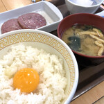 すき家 - ソーセージたまかけ朝食（税込390円）