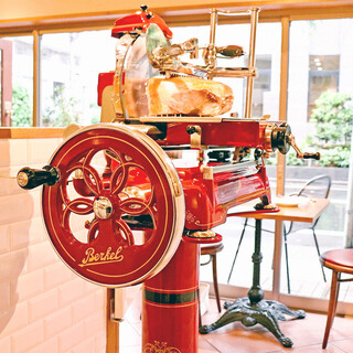 ベルケル社製スライサーによる『口どけまろやか極薄生ハム】