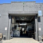 Other Half Brewing Company - タップルーム正面。