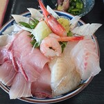 氷見 魚市場食堂 - 氷見浜丼やわやわ盛(並盛)