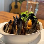 Steamed clams and mussels in white wine