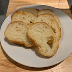 SRY+ IZAKAYA French Italian Creation - バケット(200円)