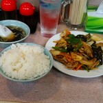 新シン - もつ辛炒めとライス