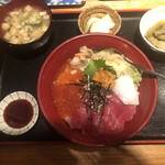 越路 - 海鮮丼¥1,000