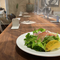 TRUNK(KITCHEN) - ランチのサラダ、カウンター席