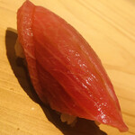 こま田 - 大トロに近い部位の中トロです。赤身と同じく、石垣島の延縄です