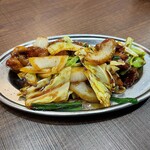 yakitonsakabagimbuta - もつ味噌炒め、野菜のシャキシャキがいい！