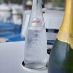 シグネチャー - お水はエヴィアン