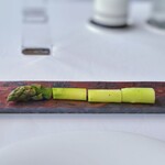 シグネチャー - 春の訪れ : プロヴァンスより ジェローム ガリス氏が手掛けるグリーンアスパラガス ソース ムースリーヌ