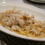 Trattoria Candito - ポルチーニ茸のクリームソース フレッシュトリュフのせ ～生スパゲトーニ～