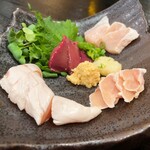 本格備長炭 とりやす - 鶏刺身盛り合わせ ハーフ 980円