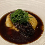 Alternative - ❼乾燥ナマコ、マデラ酒と紹興酒のソース、じゃがいものピューレ、九条ネギ